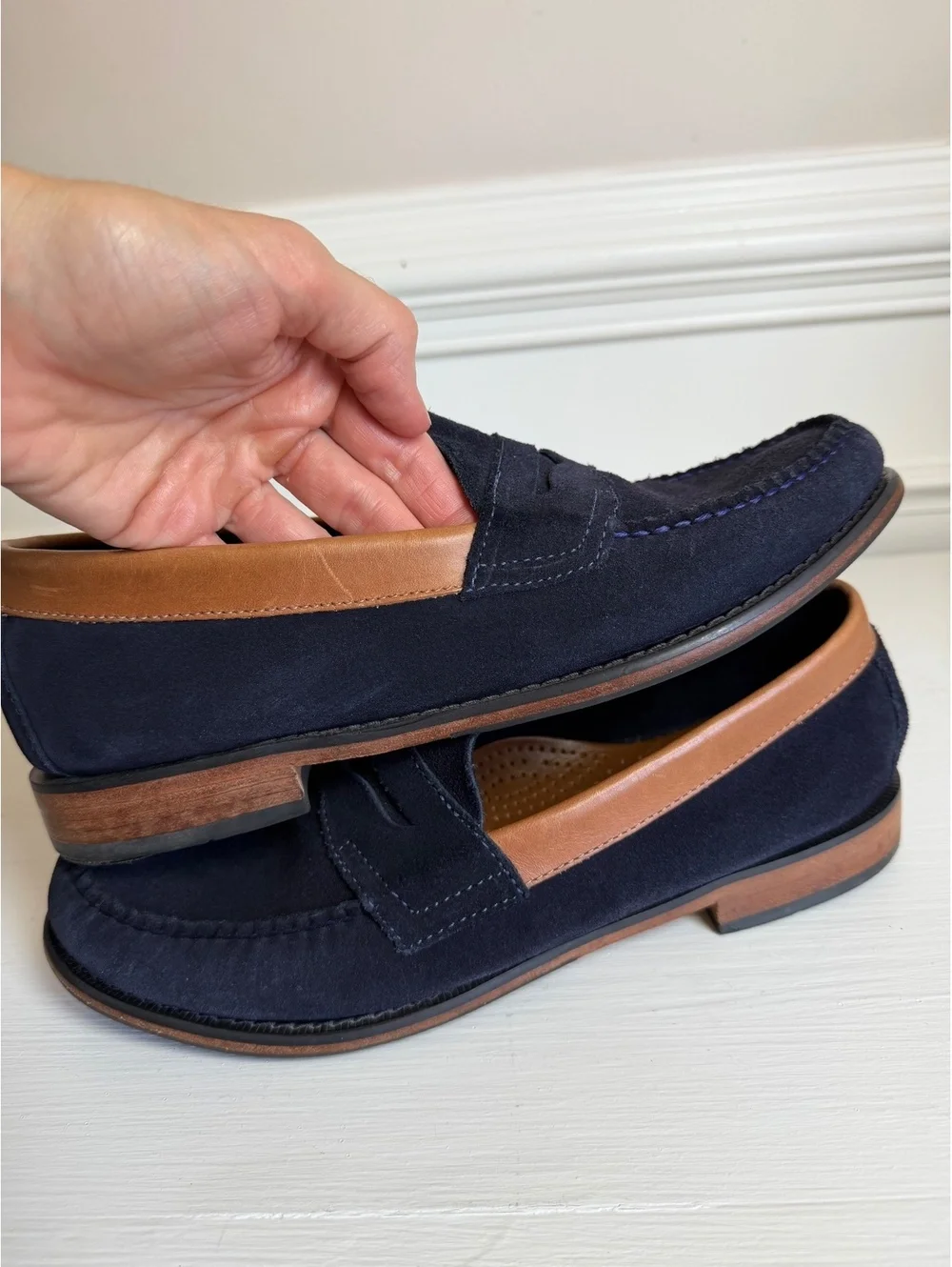 G.H. Bass Weejuns Suede Penny Loafers Navy Blue Tan Trim Men’s Size 8.5
